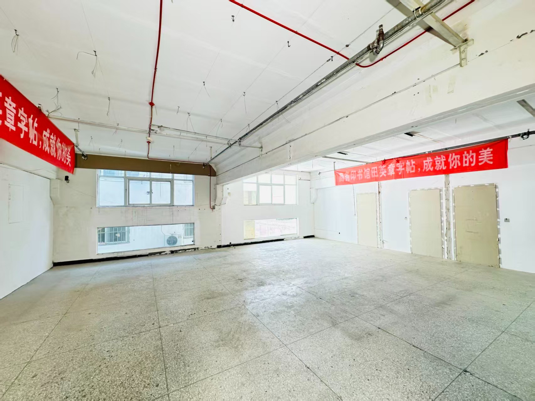 西环路辅路重点吸引人工智能应用、数字经济、电商直播、智能制造服务、软件开发、科技创新企业及创业团队入驻